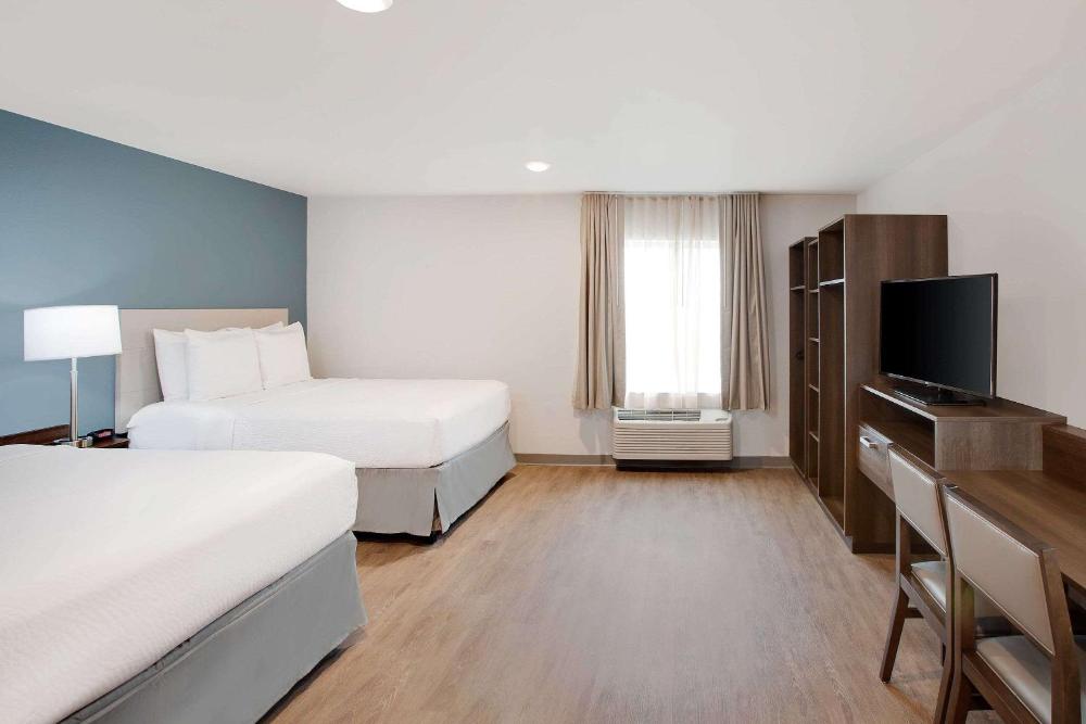 Standard Queen Room with Two Queen Beds - Non-Smoking interior